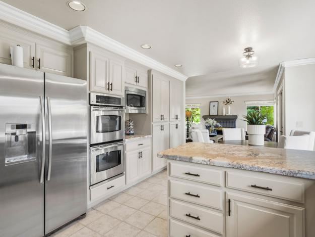 256 Viewpoint Drive Kitchen