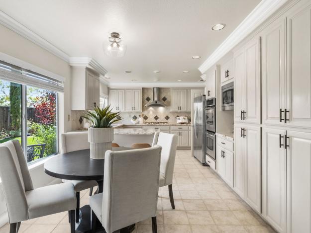 256 Viewpoint Drive Kitchen