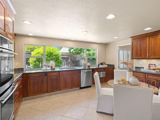 130 Zephyr Pl Kitchen