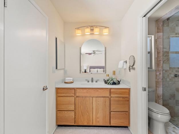 130 Zephyr Pl Bathroom