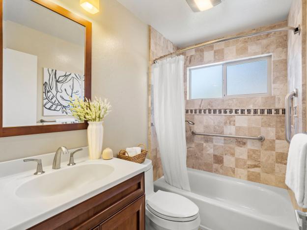 130 Zephyr Pl Bathroom